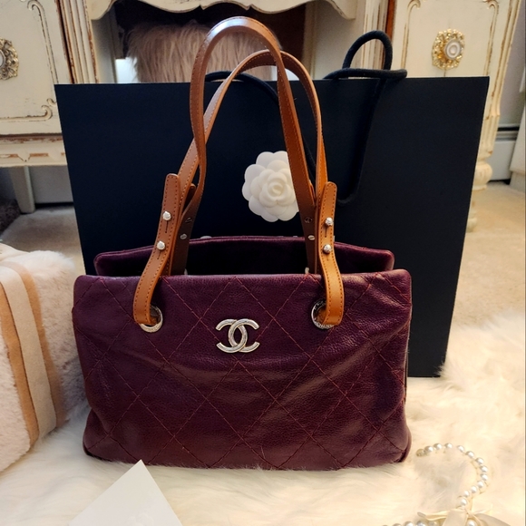 SOLD 💋💋💋11A CHANEL on the Road Shopping Tote - Picture 10 of 15
